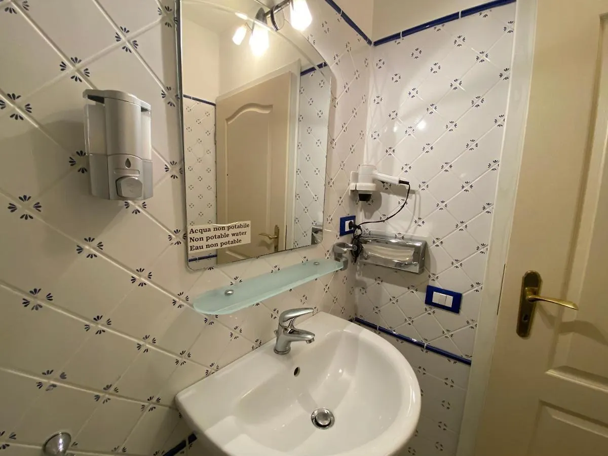 B&B Petite Maison Posada  Italy