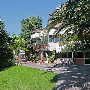 https://la-chandelle.it-tuscanyhotel.com